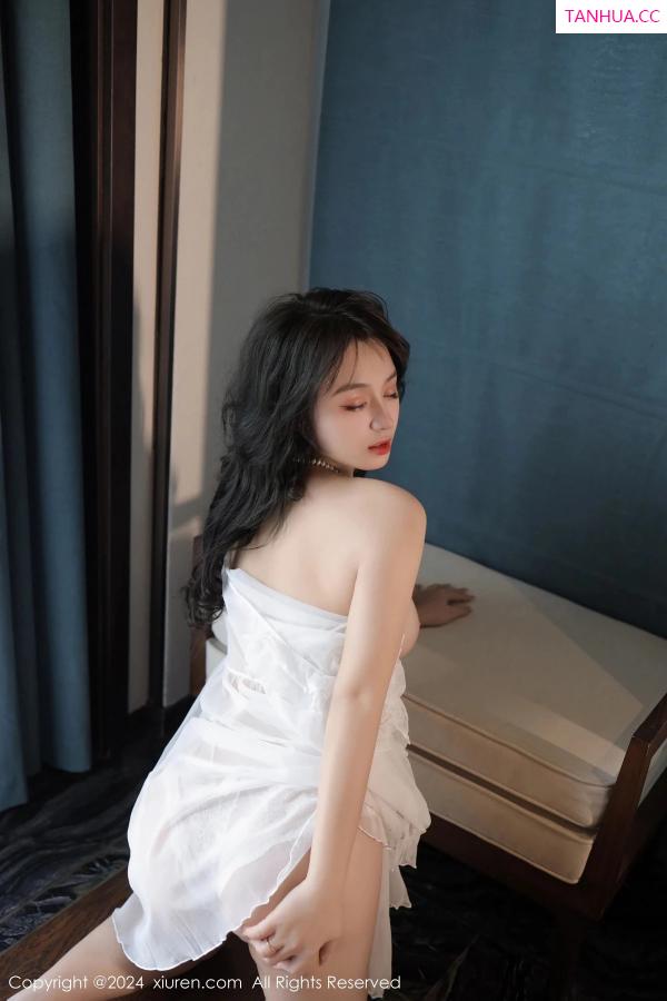   [XiuRen]高清写真图 2024.02.19 No.8106 沈思怡 妩媚美腿第10张图片